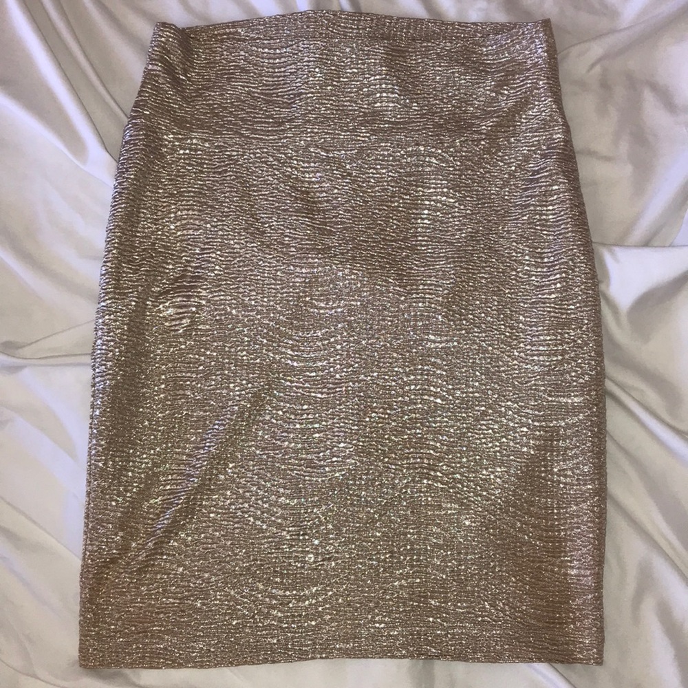 Fitted skirt